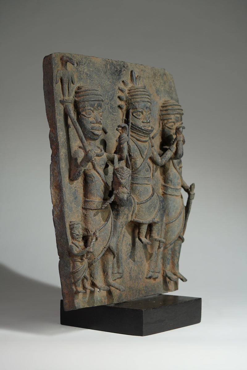 This Benin plaque depicts