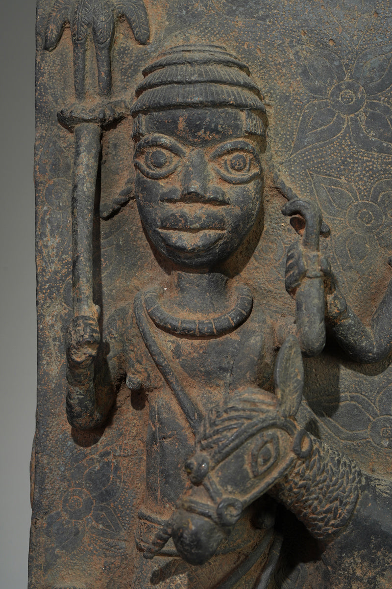 This Benin plaque depicts