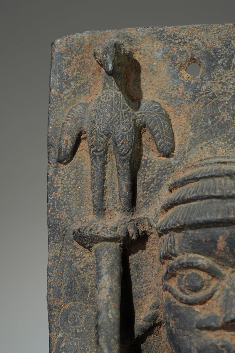 This Benin plaque depicts