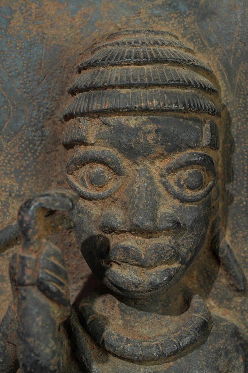 This Benin plaque depicts