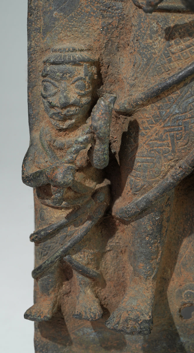 This Benin plaque depicts