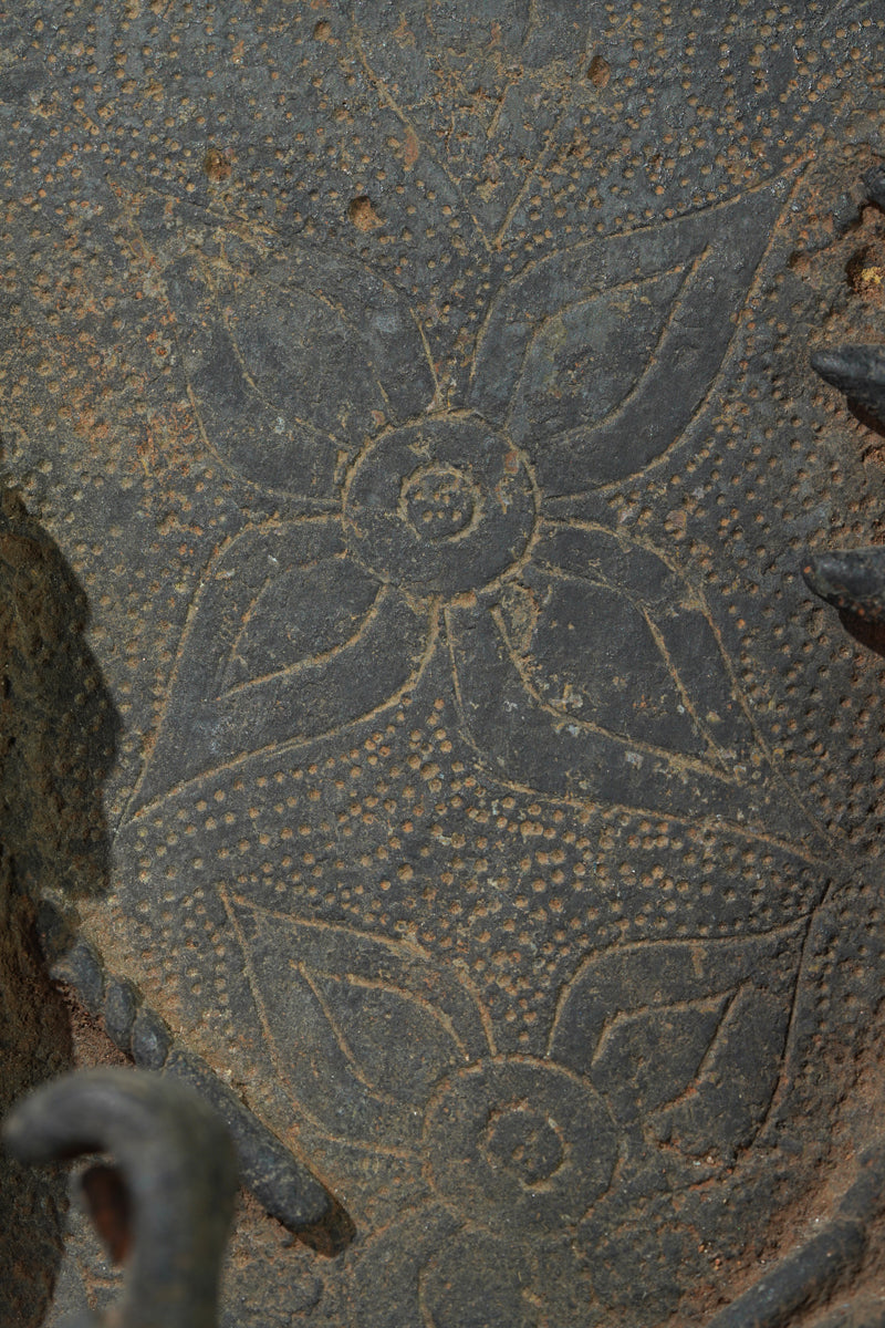 This Benin plaque depicts
