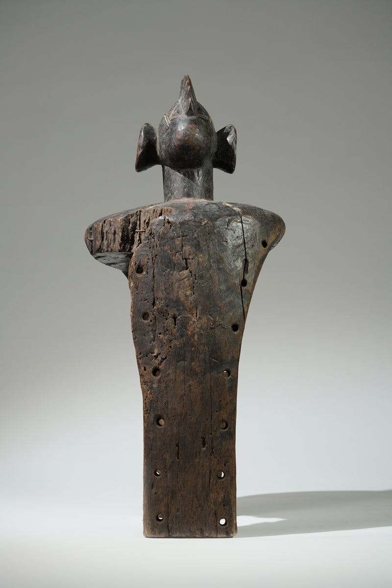 A Mumuye shoulder mask