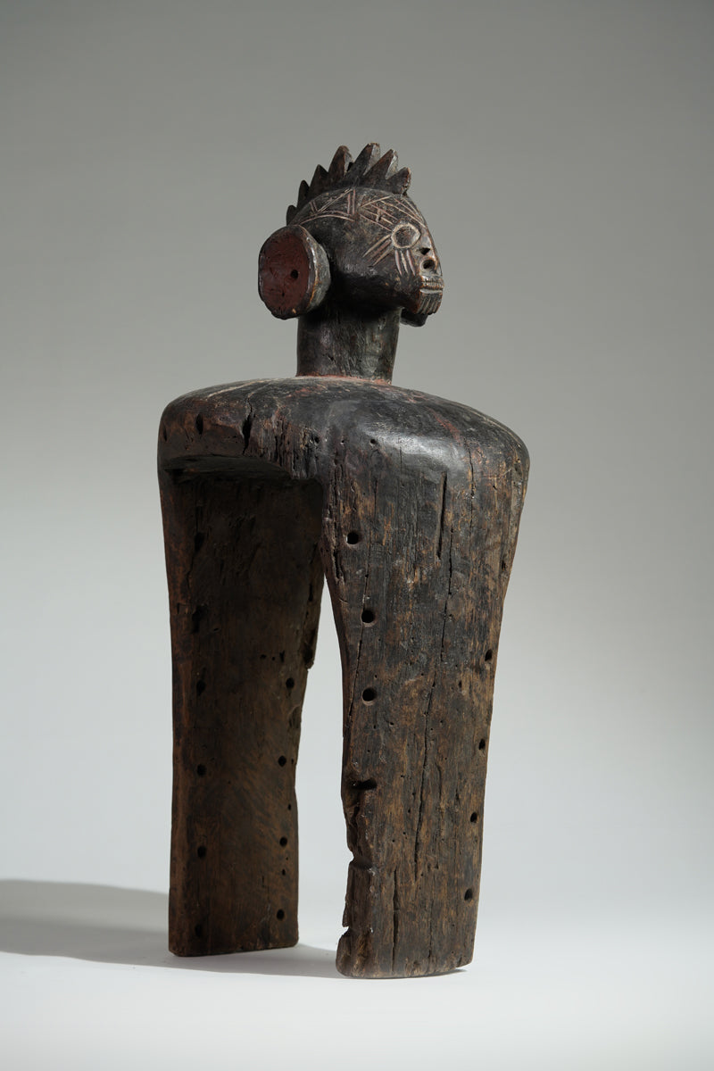A Mumuye shoulder mask
