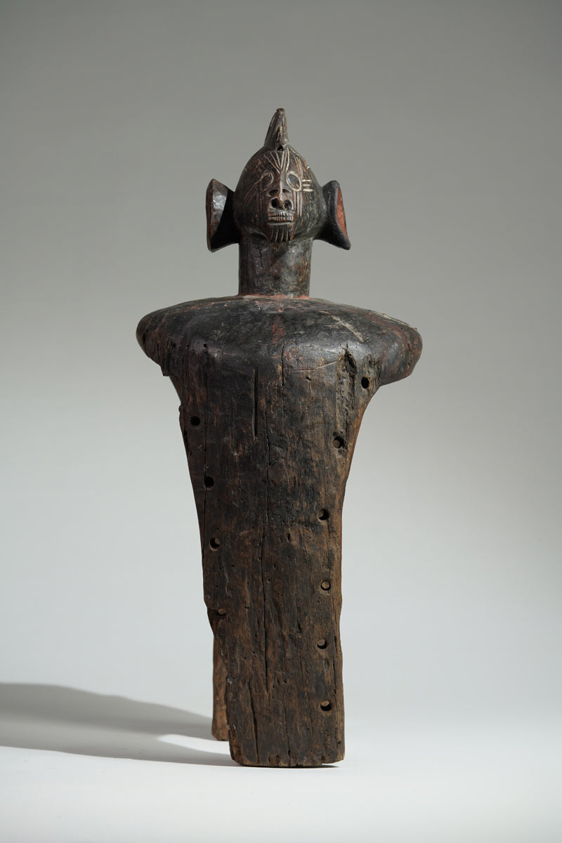 A Mumuye shoulder mask