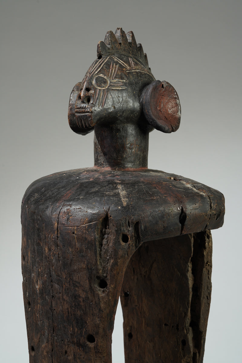 A Mumuye shoulder mask