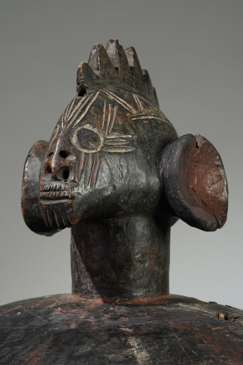 A Mumuye shoulder mask