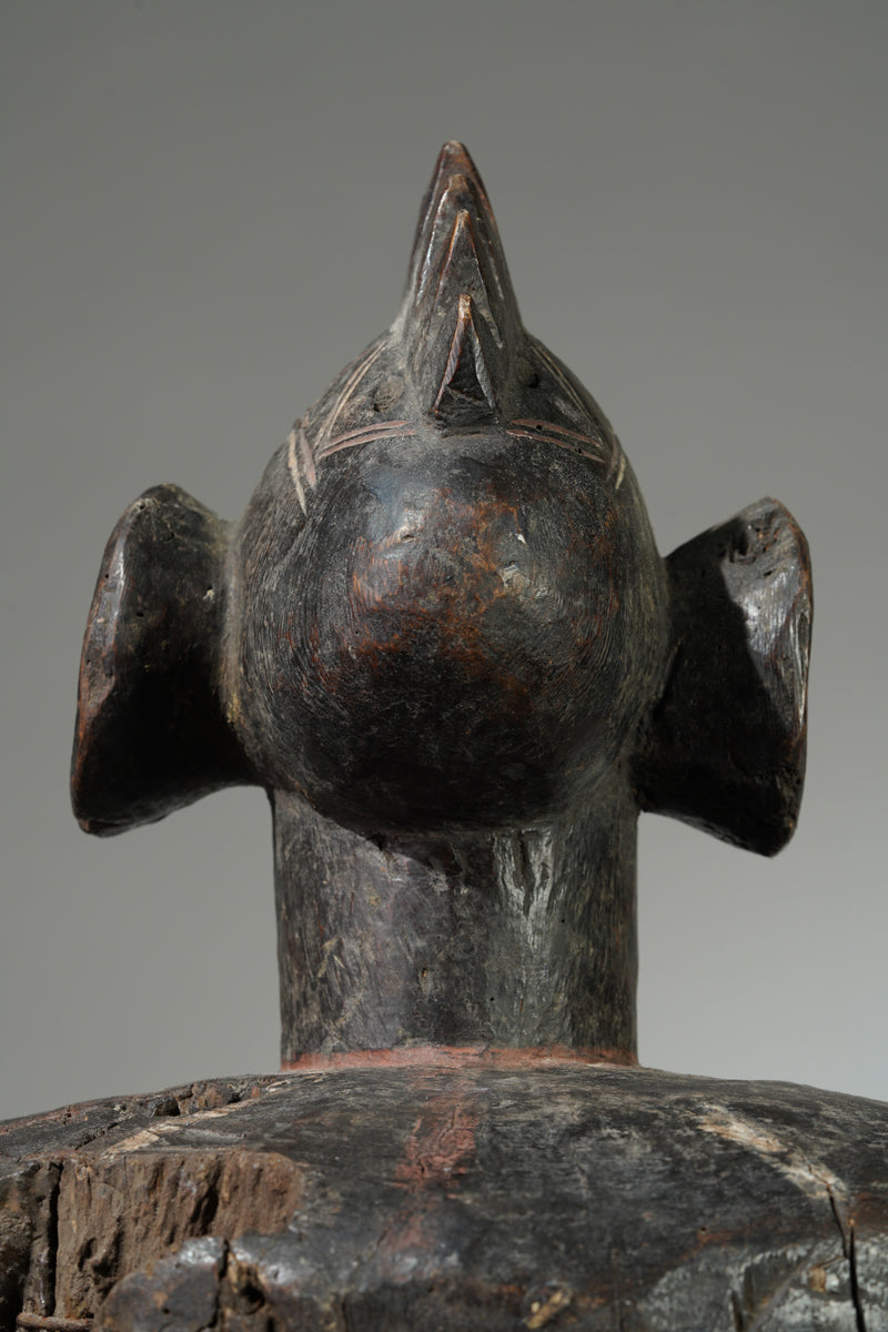 A Mumuye shoulder mask