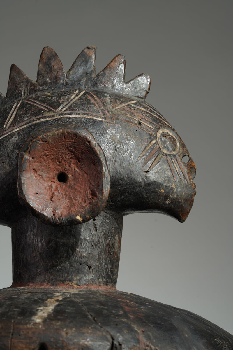 A Mumuye shoulder mask