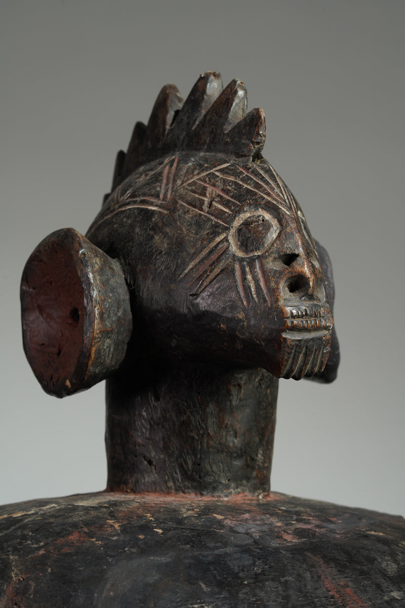 A Mumuye shoulder mask