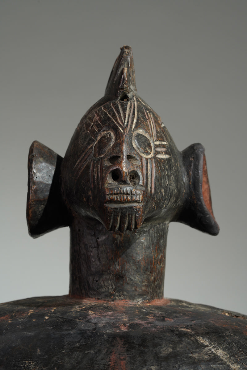 A Mumuye shoulder mask