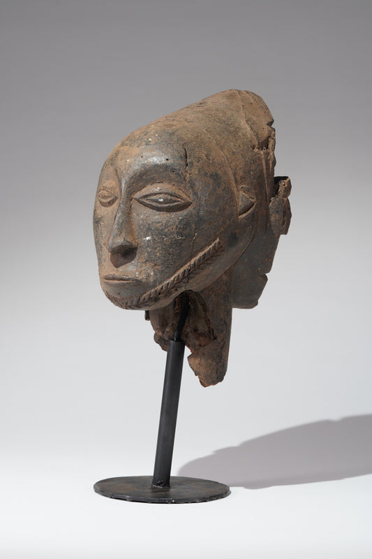 A fragmented Hemba head