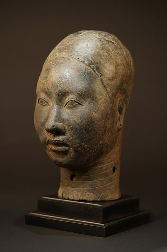 The bronze head of a young Oba