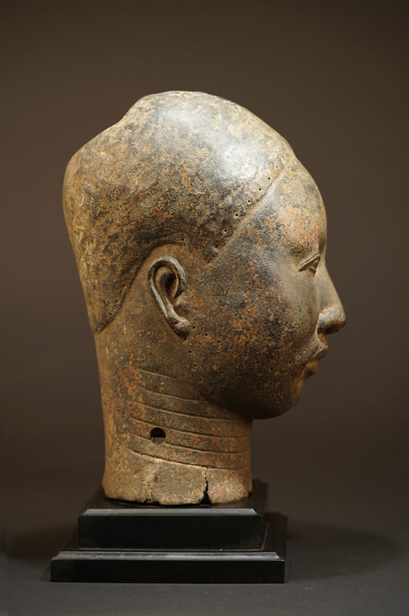 The bronze head of a young Oba