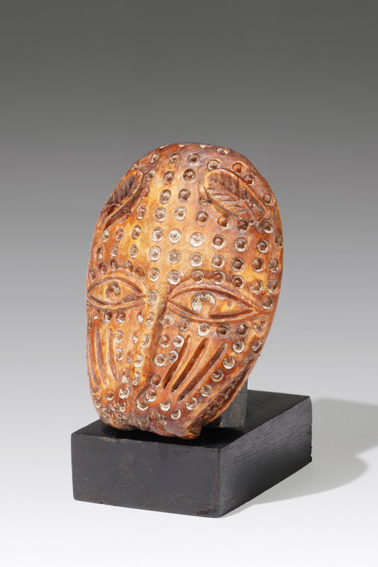 A small leopard head