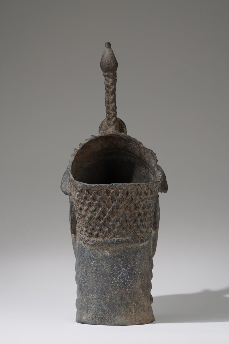 This called crowned head of Lajuwa
