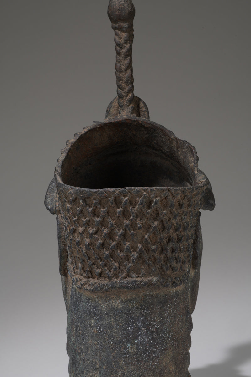 This called crowned head of Lajuwa