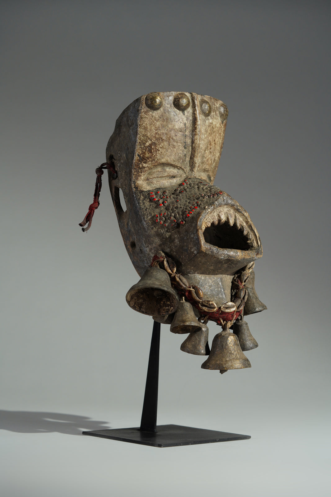 A We (Guéré) Mask