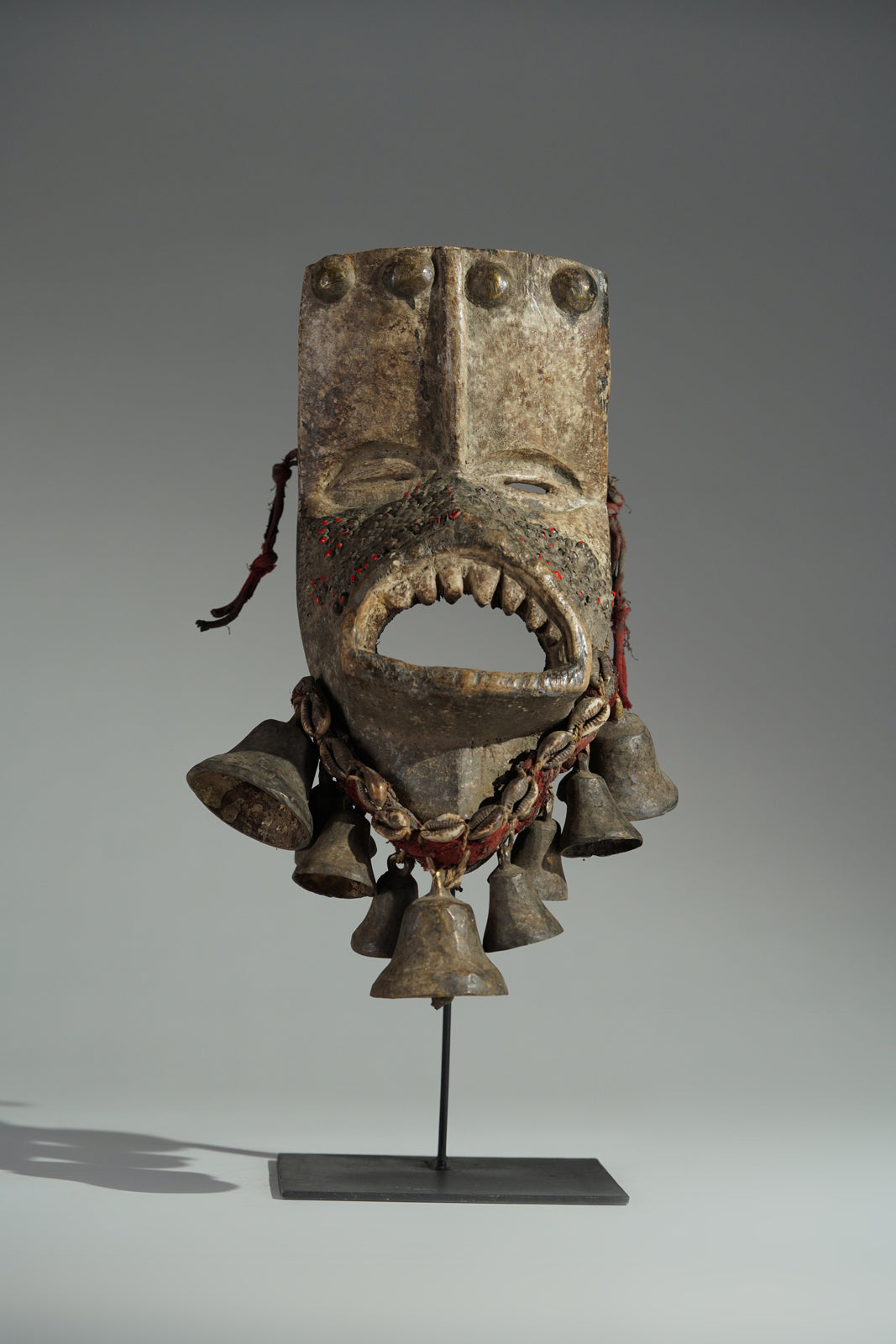 A We (Guéré) Mask