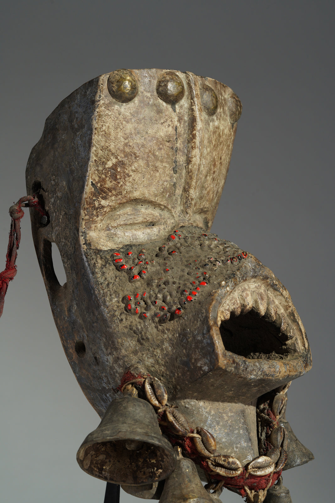 A We (Guéré) Mask