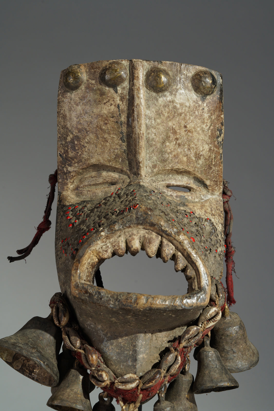 A We (Guéré) Mask