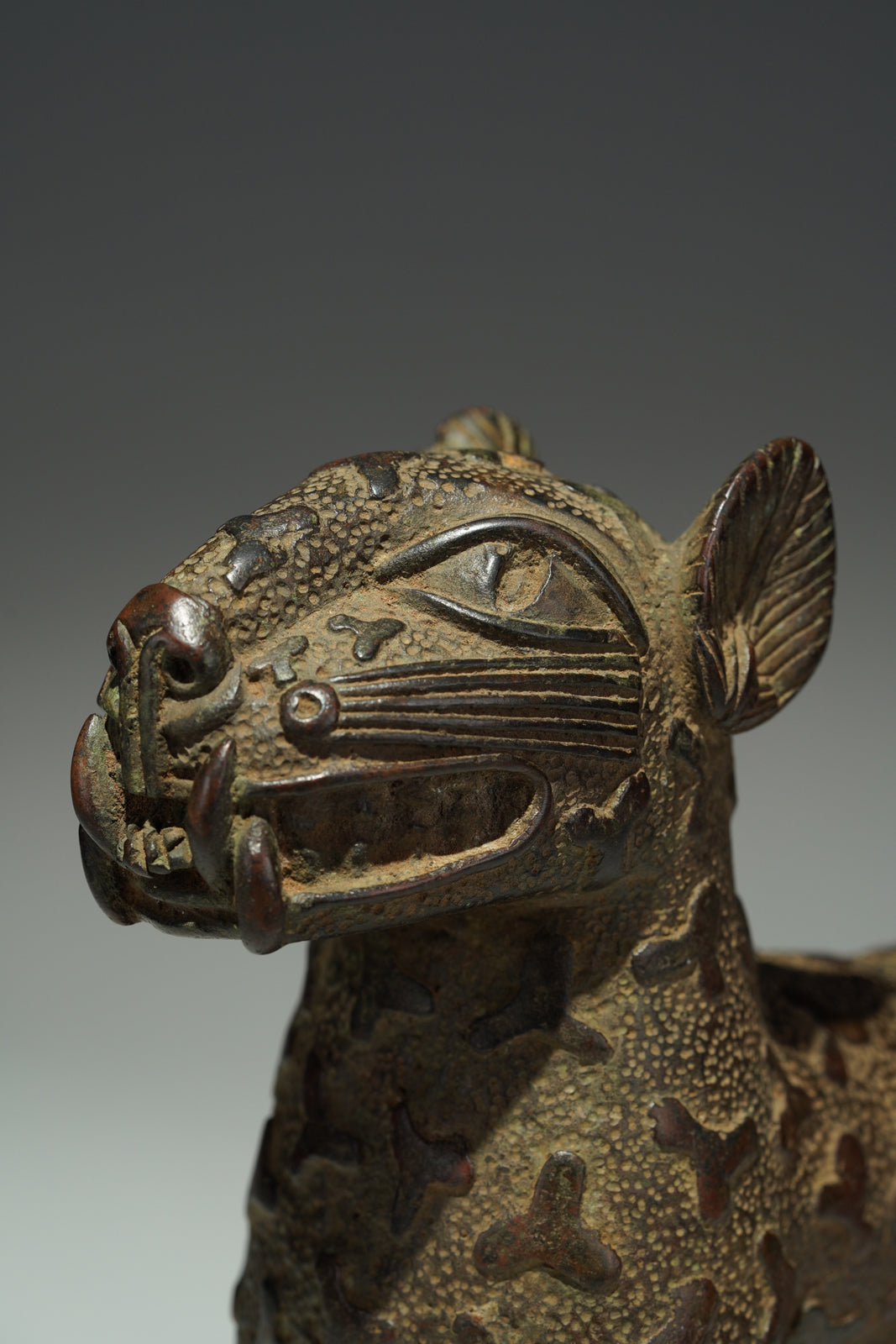 A couple bronze leopards