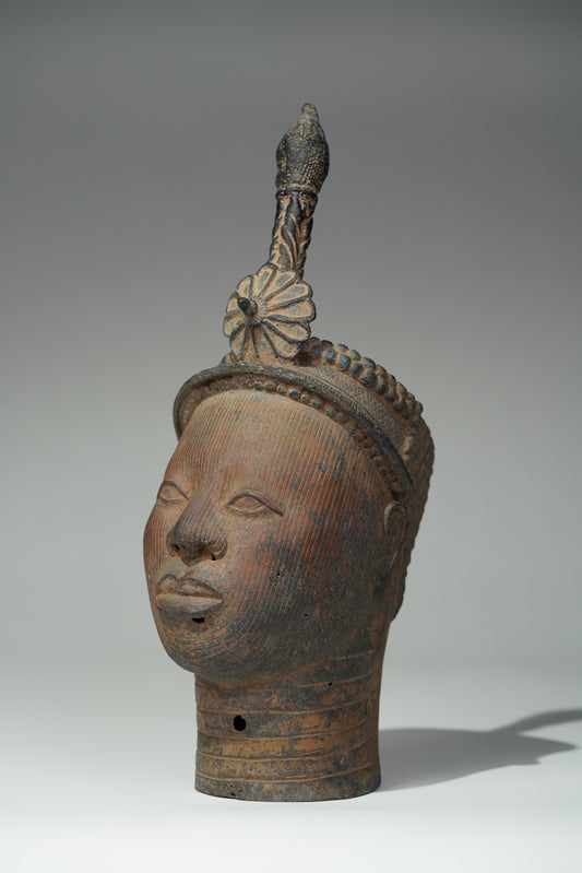 This imposing crowned head