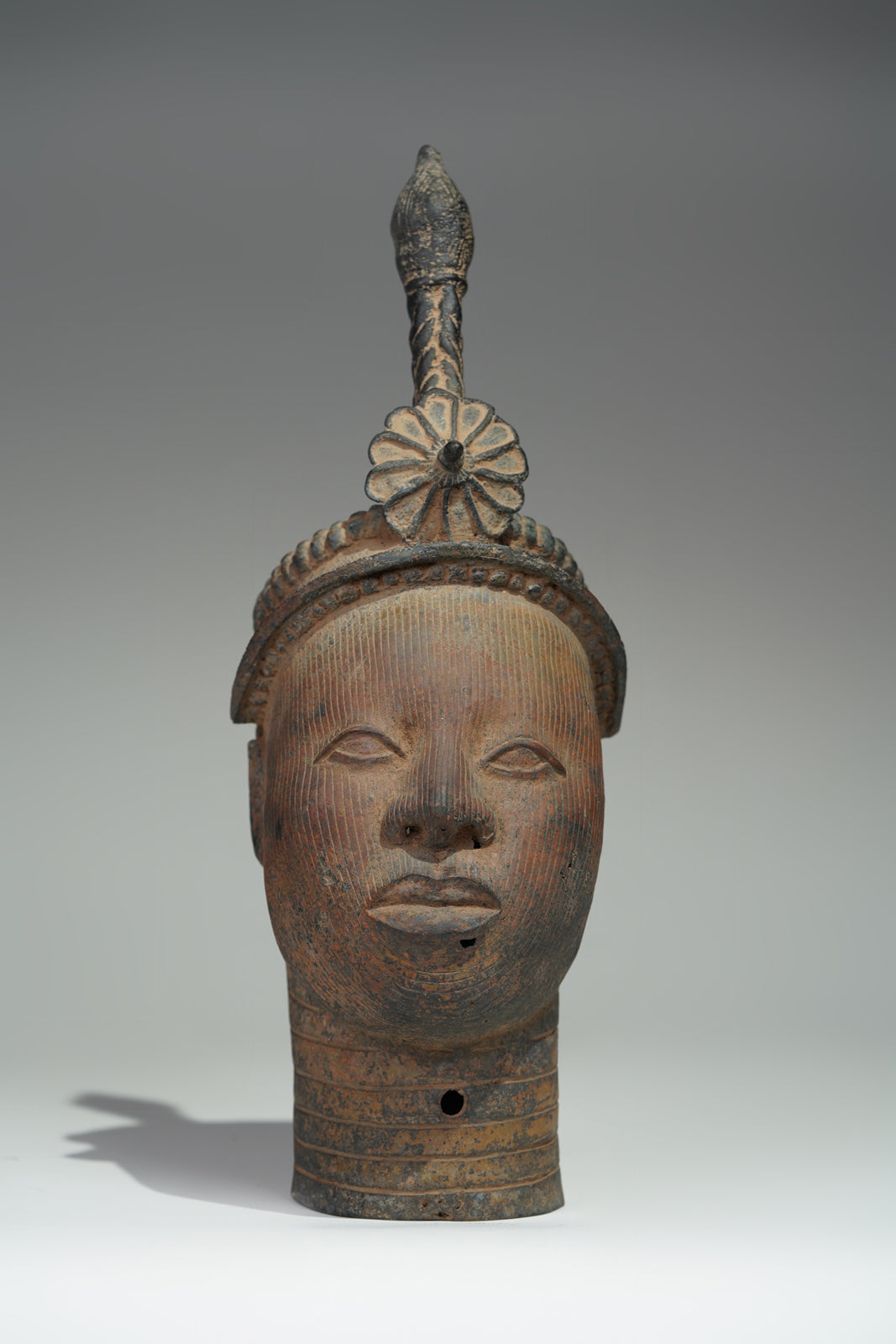 This imposing crowned head