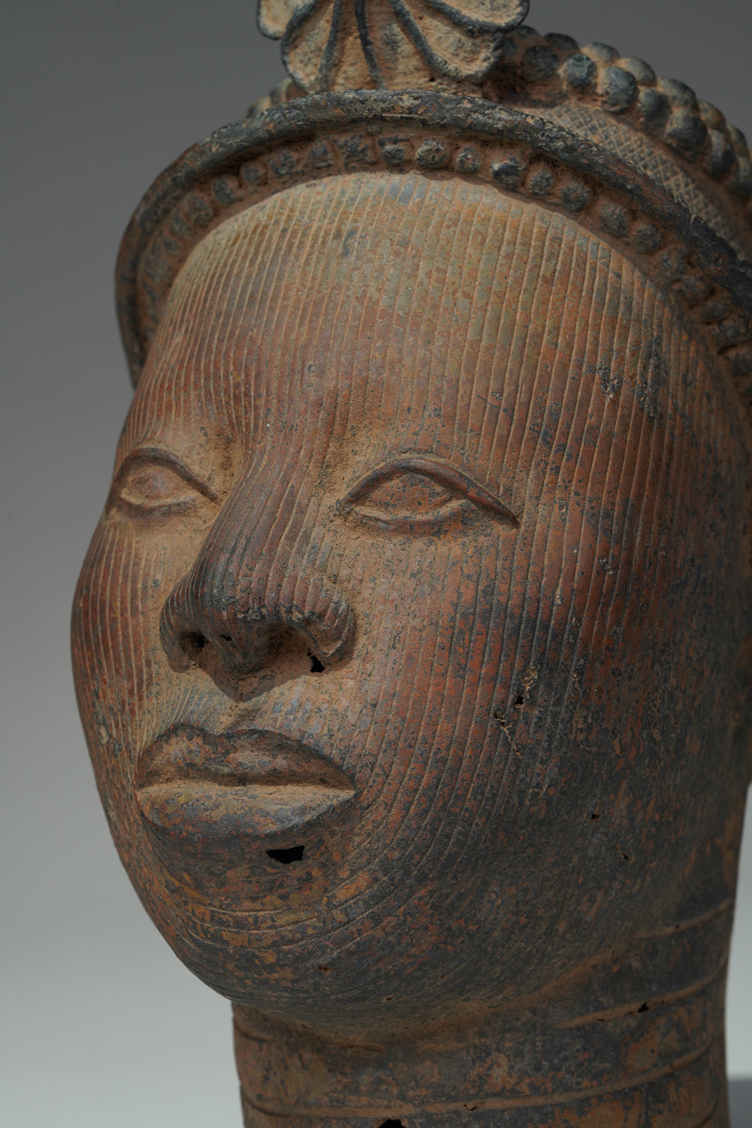 This imposing crowned head