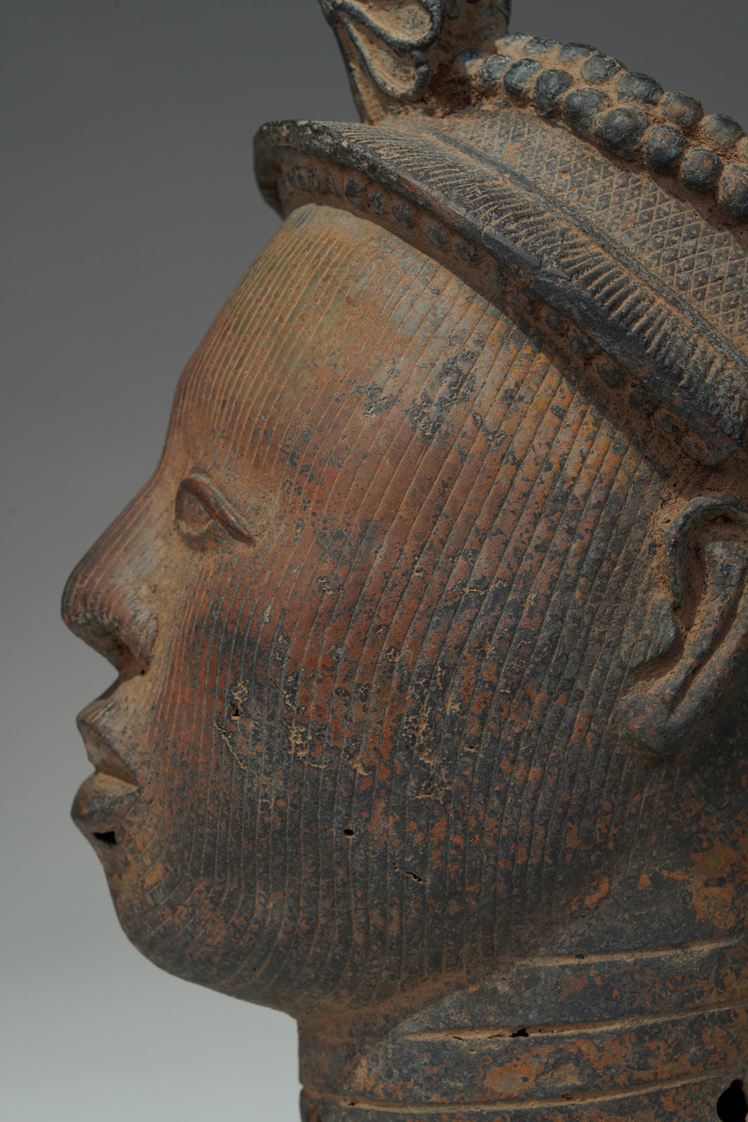 This imposing crowned head