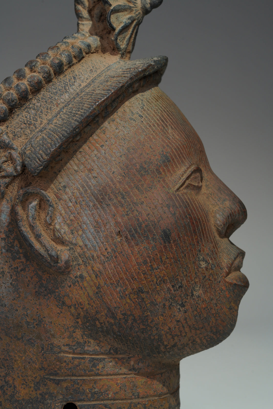 This imposing crowned head
