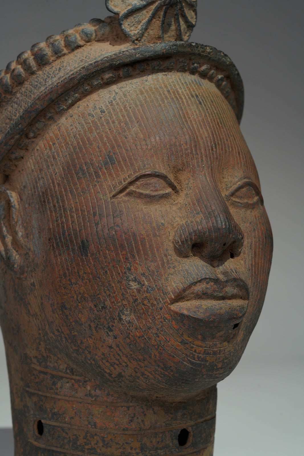 This imposing crowned head