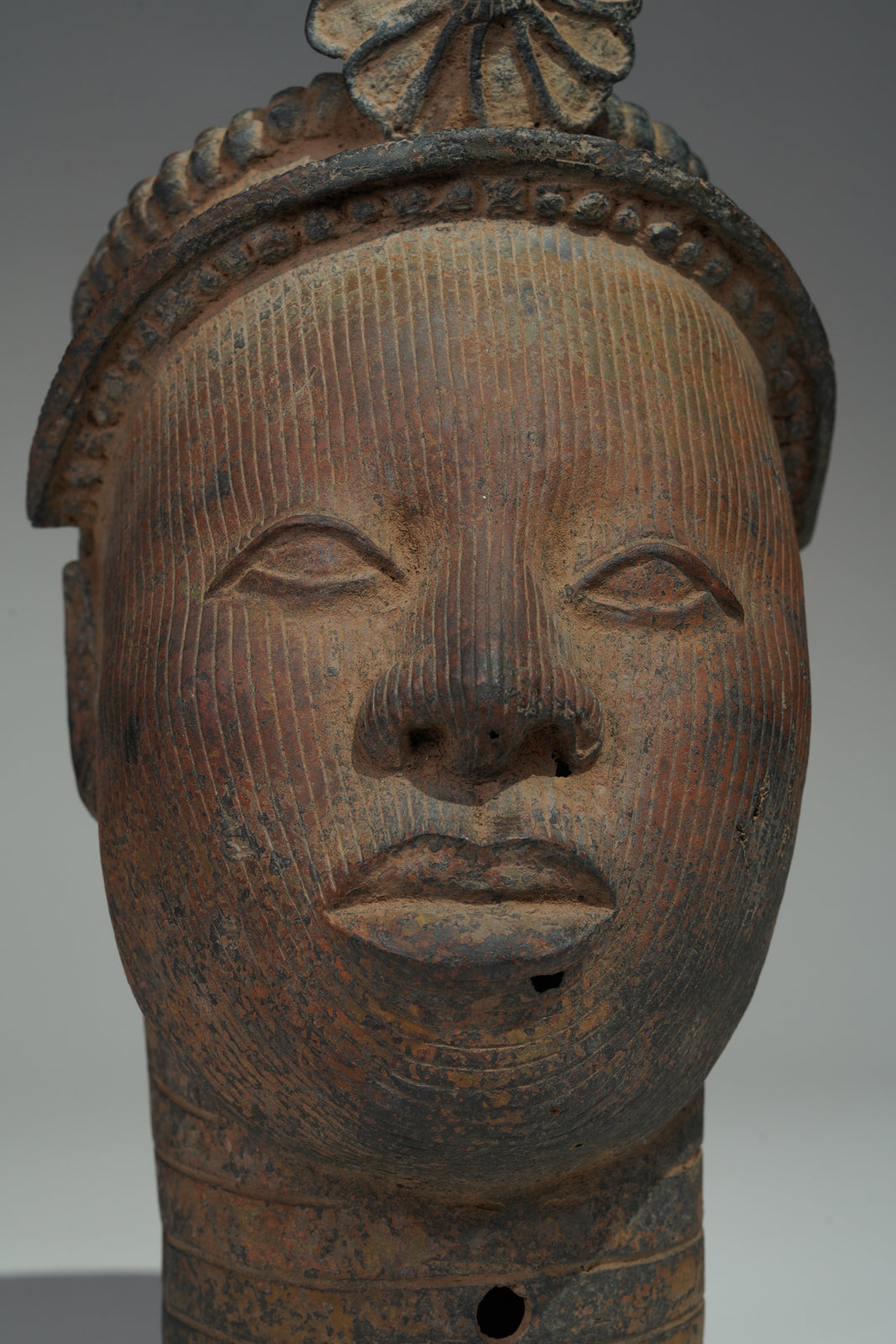 This imposing crowned head