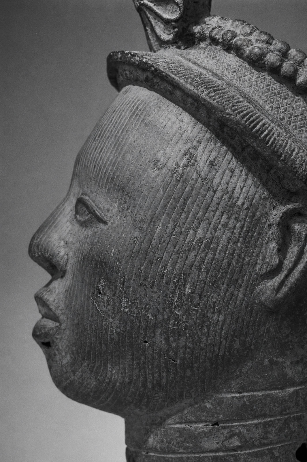 This imposing crowned head