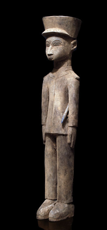 A male Lobi sculpture