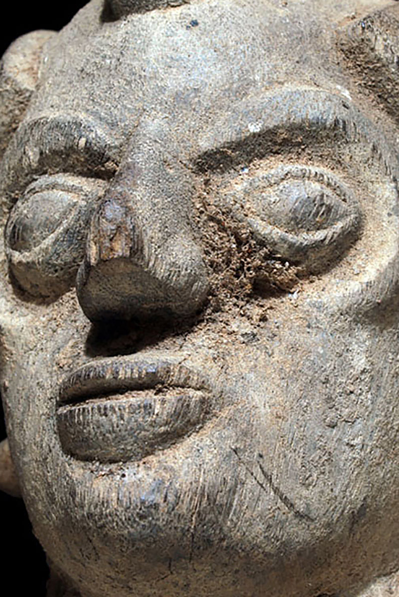 A male Lobi sculpture