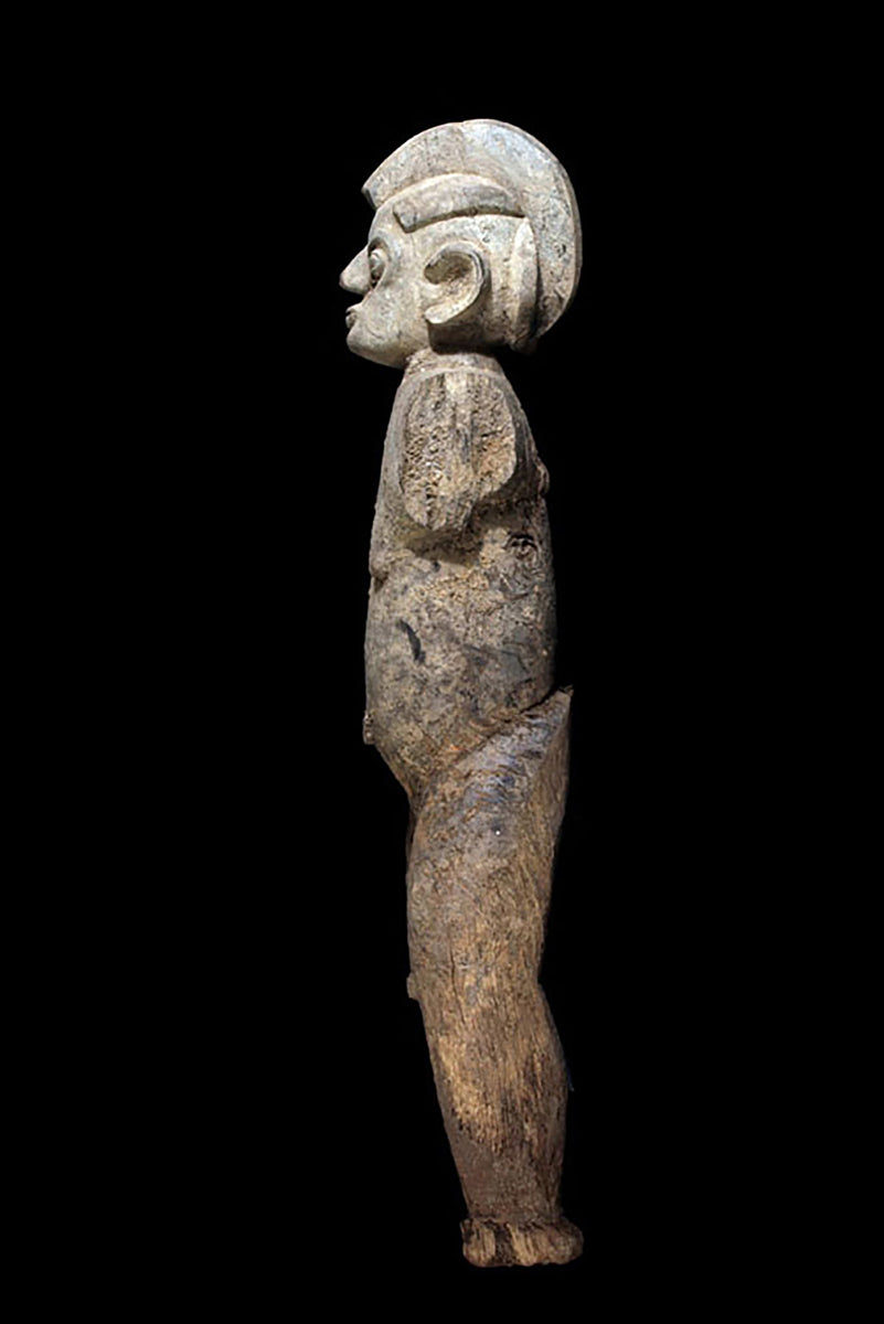A male Lobi sculpture