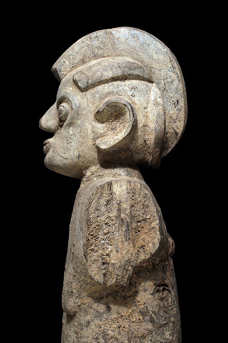 A male Lobi sculpture