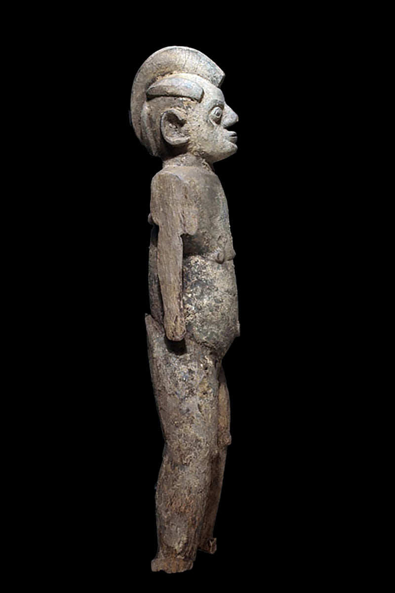 A male Lobi sculpture