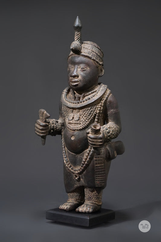 A bronze sculpture of an Ooni (Oba)
