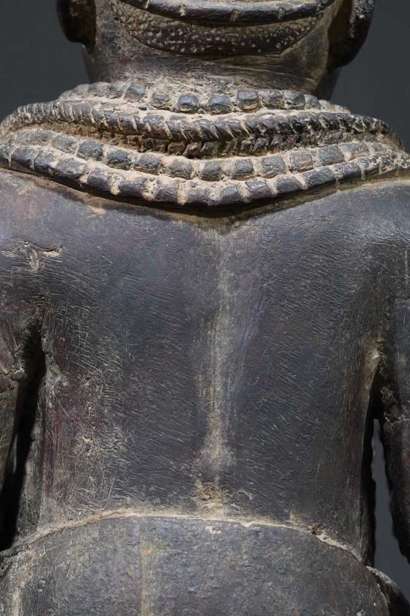 A bronze sculpture of an Ooni (Oba)