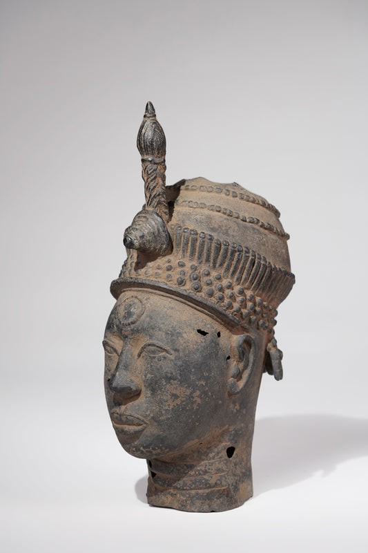 A crowned head of Lajuwa in the Ife style