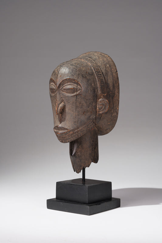 A fragmented Hemba head