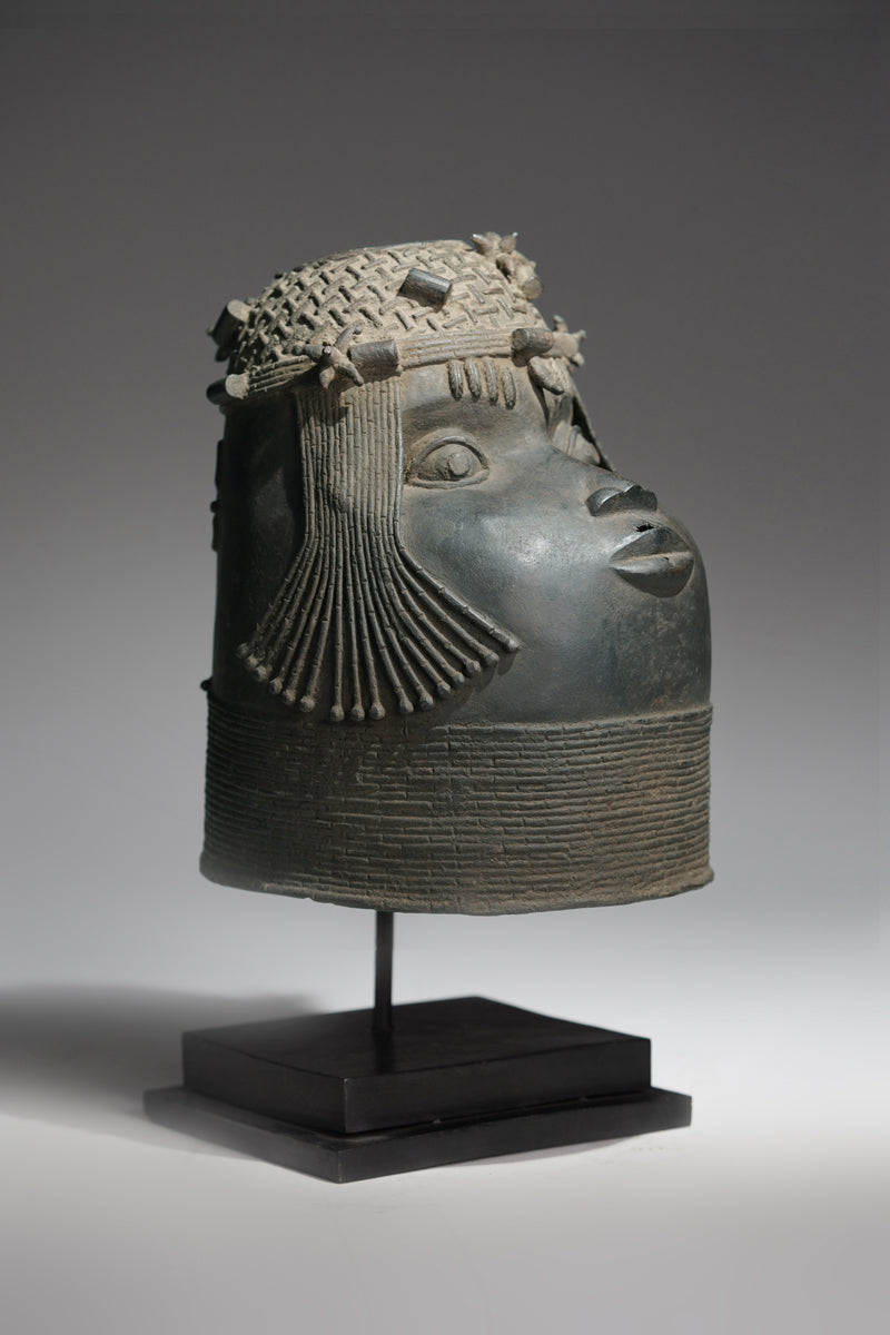 An Uhunmwu-Elao commemorative head of an Ọba