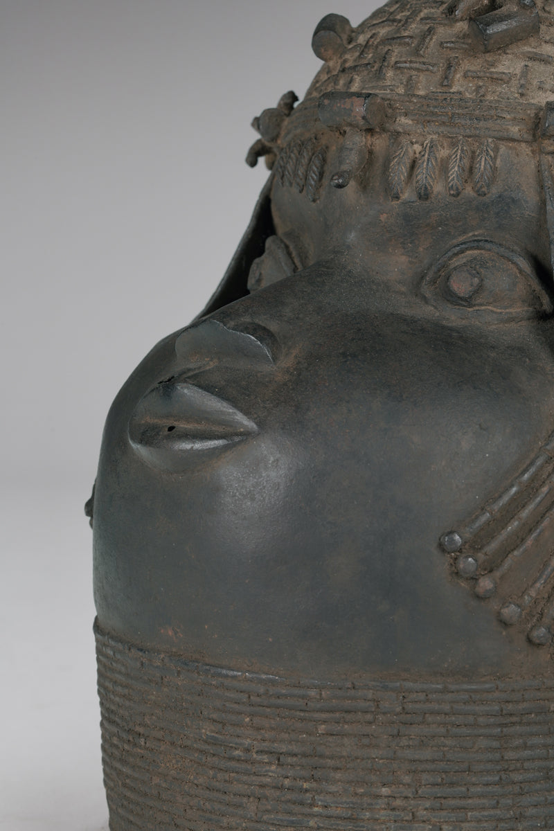 An Uhunmwu-Elao commemorative head of an Ọba