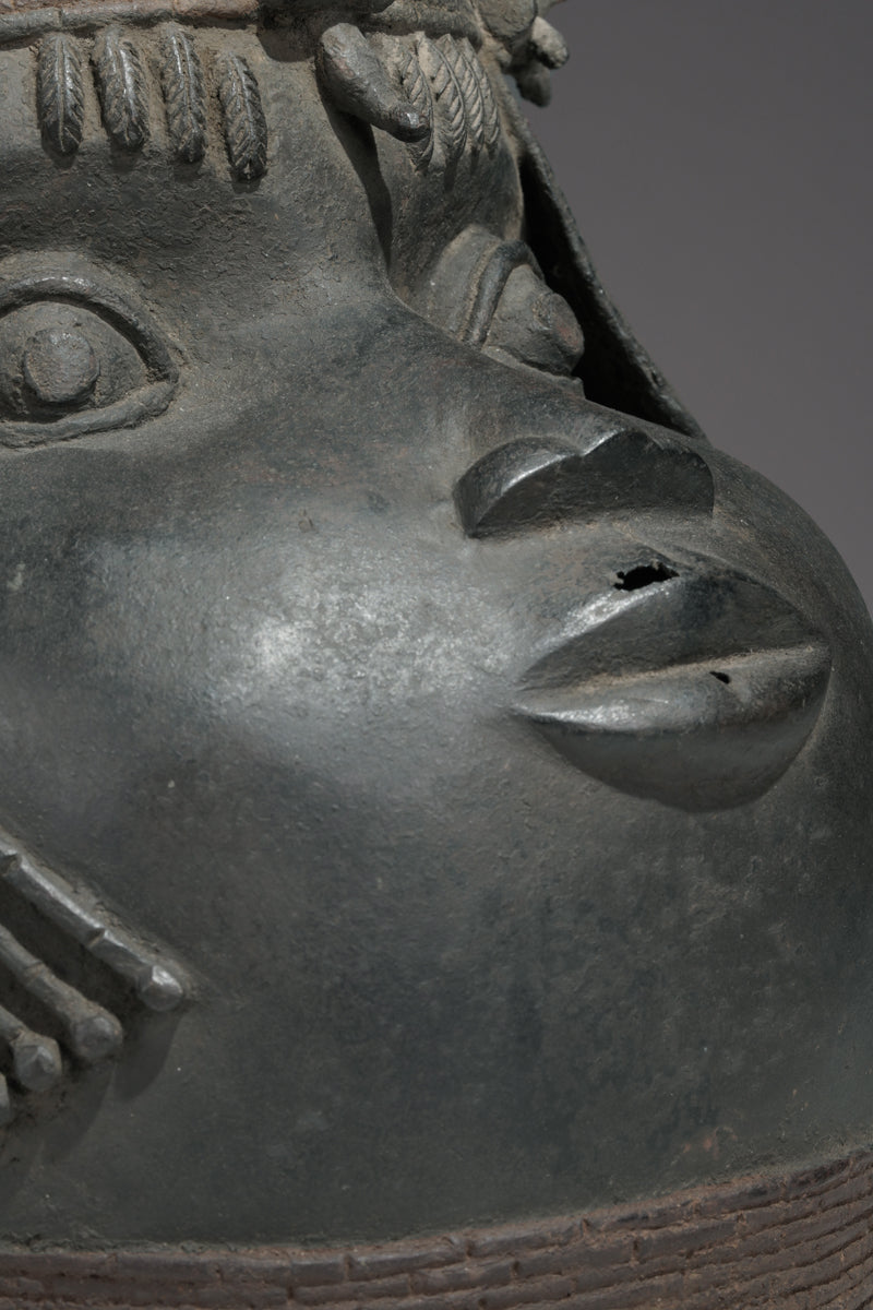 An Uhunmwu-Elao commemorative head of an Ọba