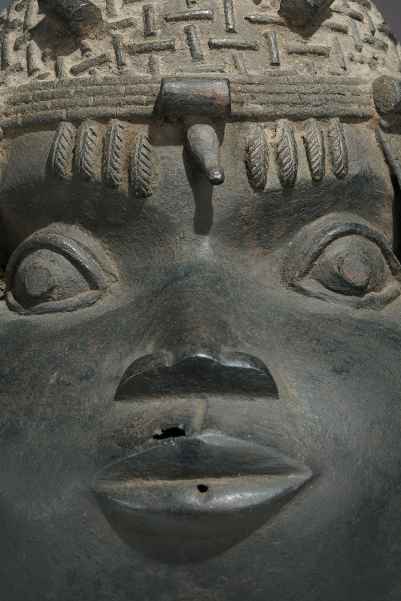 An Uhunmwu-Elao commemorative head of an Ọba