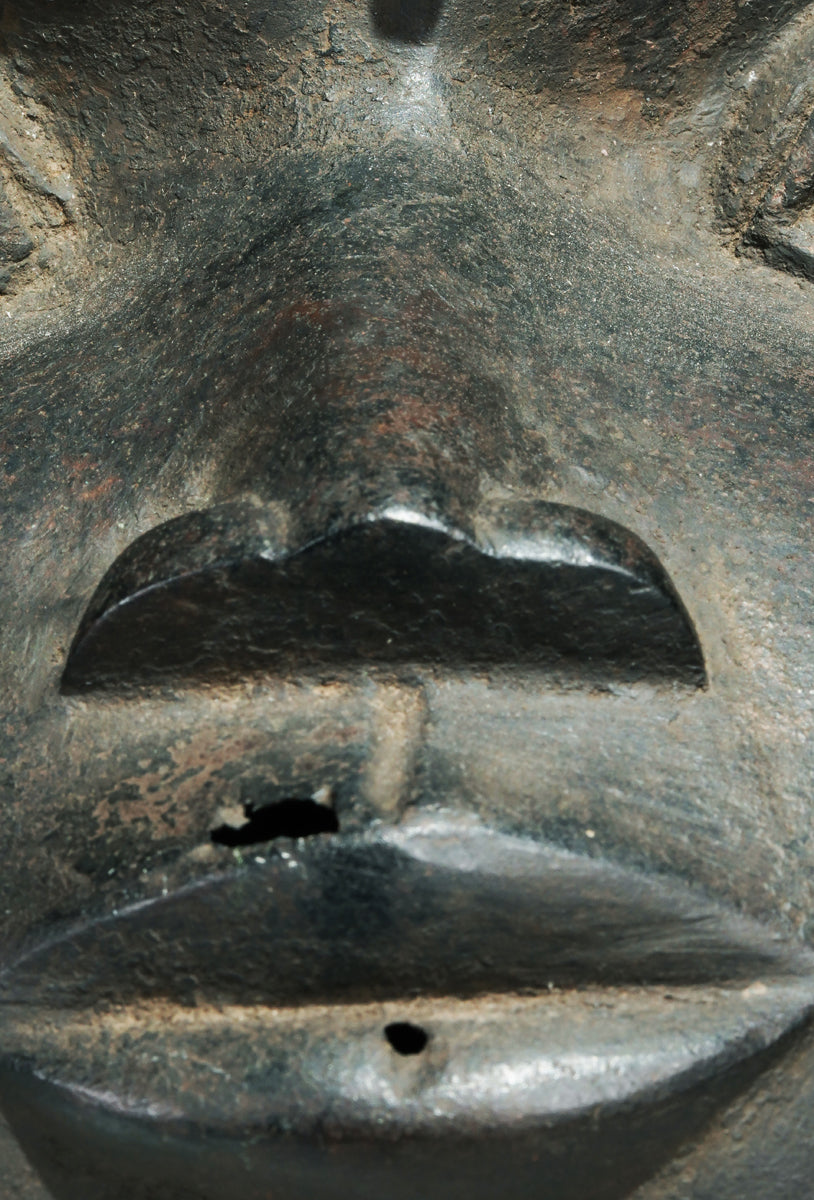 An Uhunmwu-Elao commemorative head of an Ọba