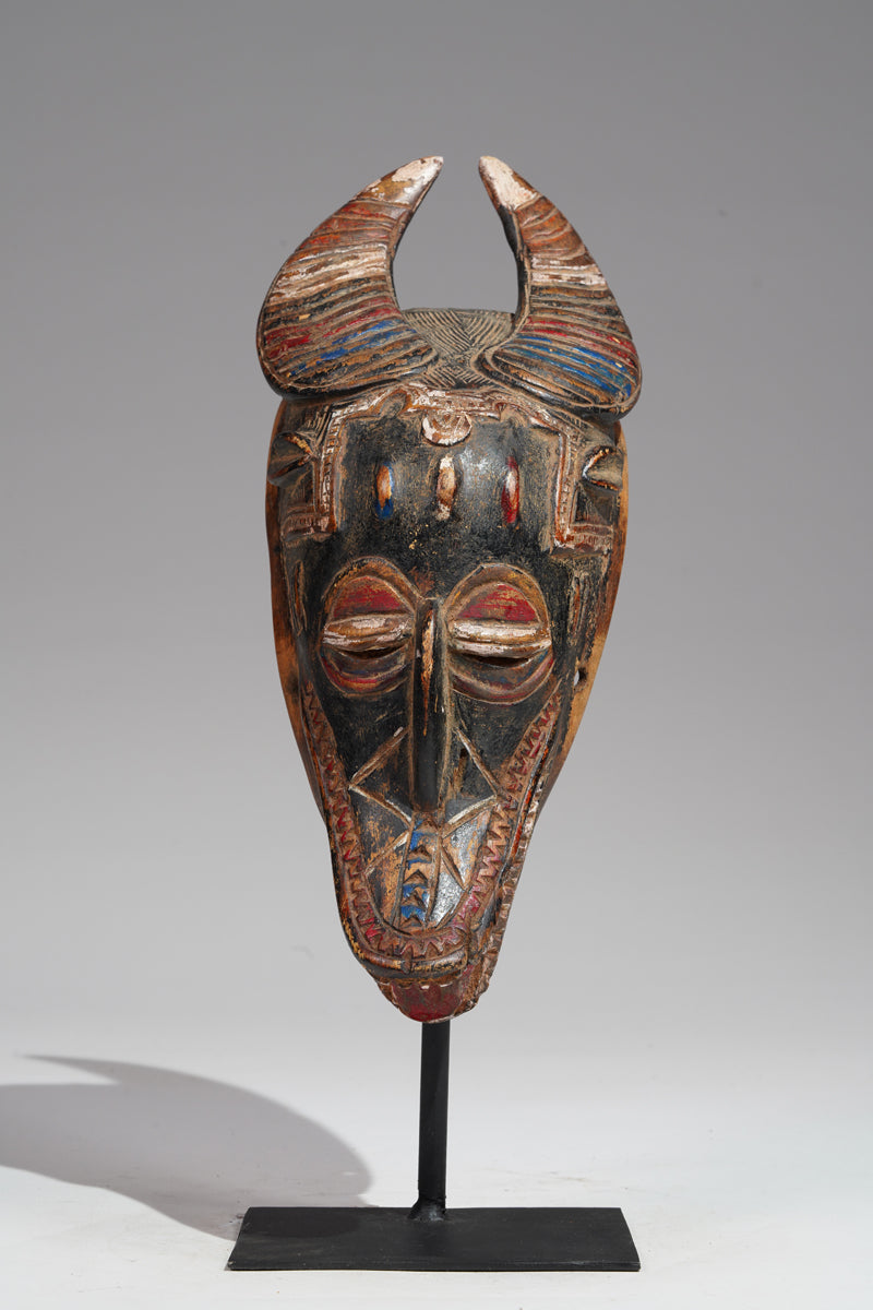 A Guru mask from the Zenoula region