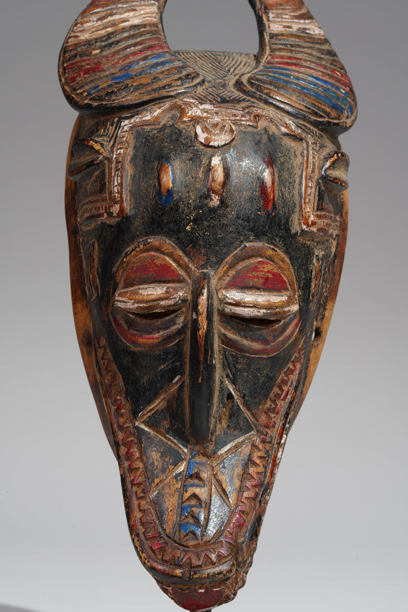 A Guru mask from the Zenoula region